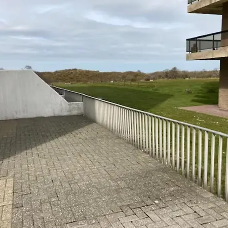 Klif Des En Bord De Apartment De Panne